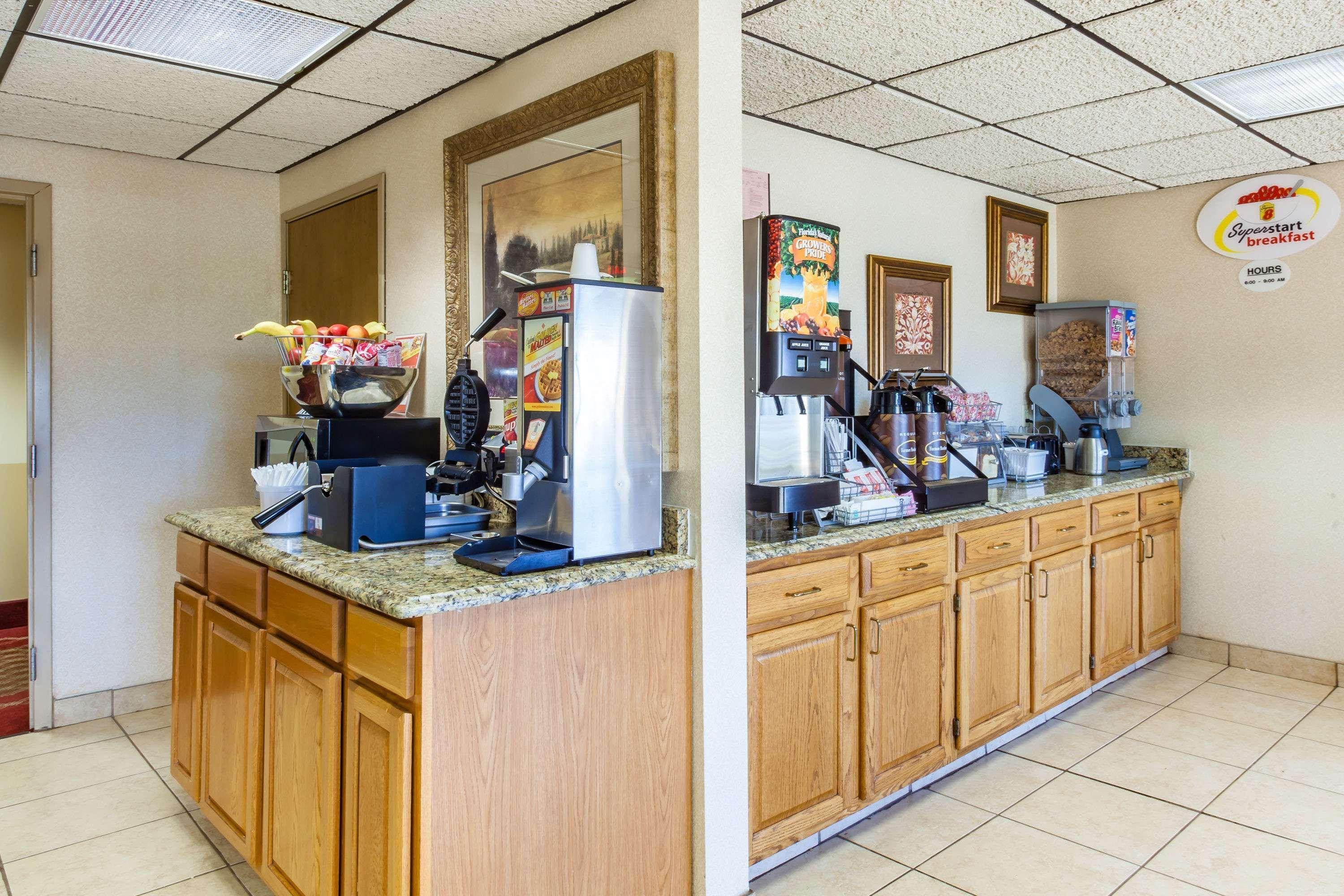 Super 8 By Wyndham Morristown/south Hotel Morristown