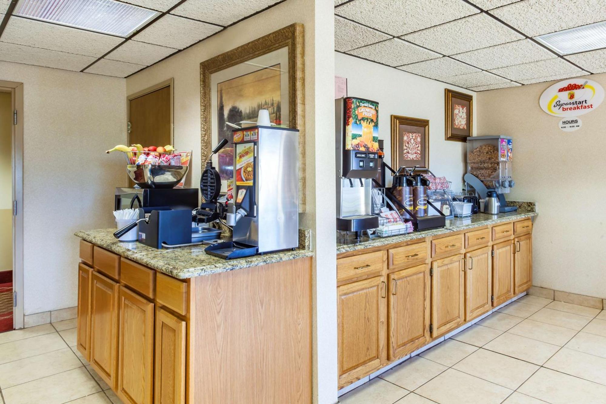 Super 8 By Wyndham Morristown/south